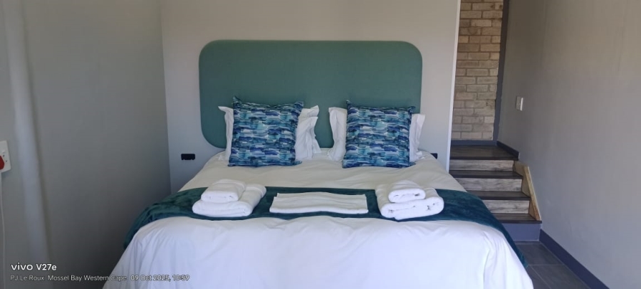 6 Bedroom Property for Sale in Seemeeu Park Western Cape